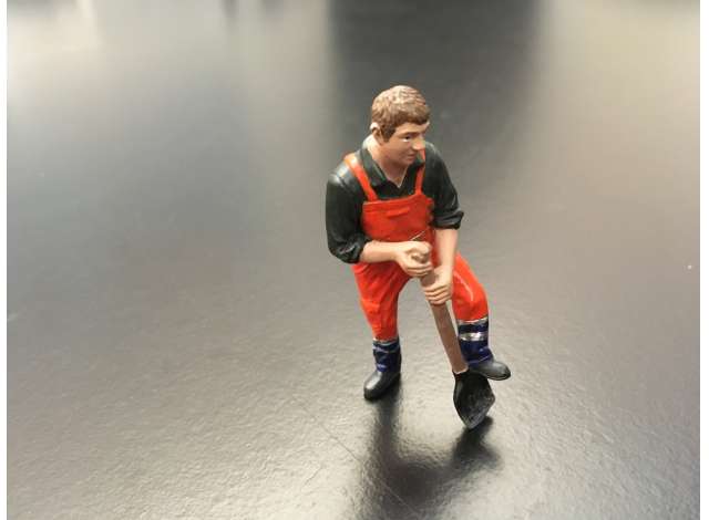 AT-Collections | Diorama items Diorama items | ADF32146 | 1/32 | Roland Spading.Orange safety jacket with helmet | 