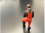 AT-Collections | Diorama items Diorama items | ADF32146 | 1/32 | Roland Spading.Orange safety jacket with helmet | 